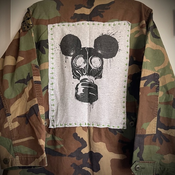 Camo gas mask graphic jacket - Picture 1 of 3